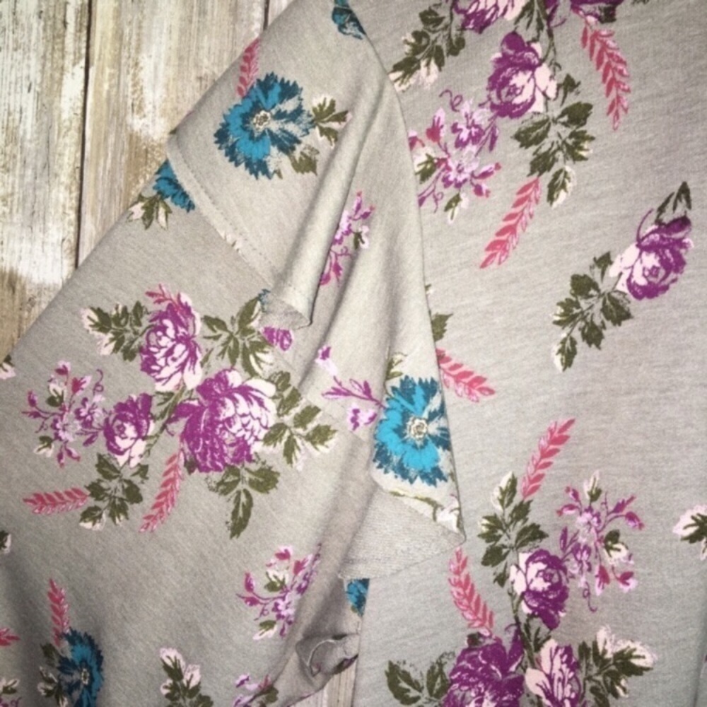 Lane Bryant Floral Tunic Top 22/24 Gray Pink Blue Long Sleeve Plus Size - Picture 2 of 5